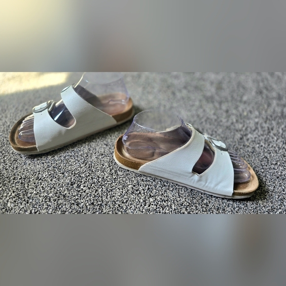 Cushionaire Womens 7M White 2 Strap Leather-Insole Sandals - Picture 5 of 11